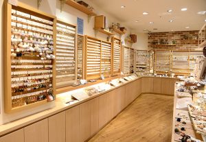アクセサリーの製造販売