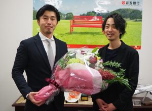 上村氏と後継者の杉本氏(写真右)